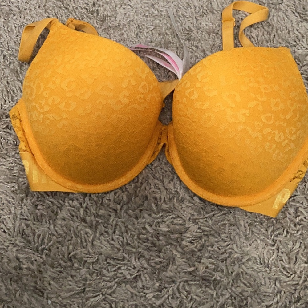 NWOT 34D VS pink everyday push up